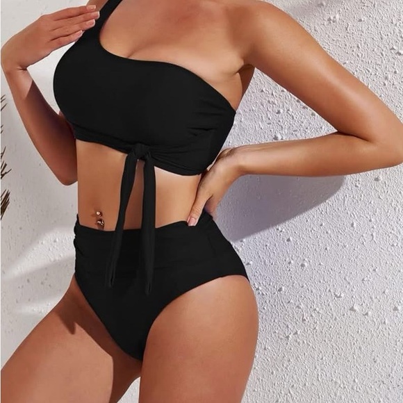 Black One-Shoulder Bikini Set - Picture 3 of 7